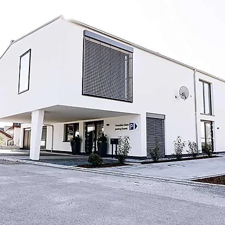 Boardinghouse Ξενοδοχείο με διαμερίσματα 3*